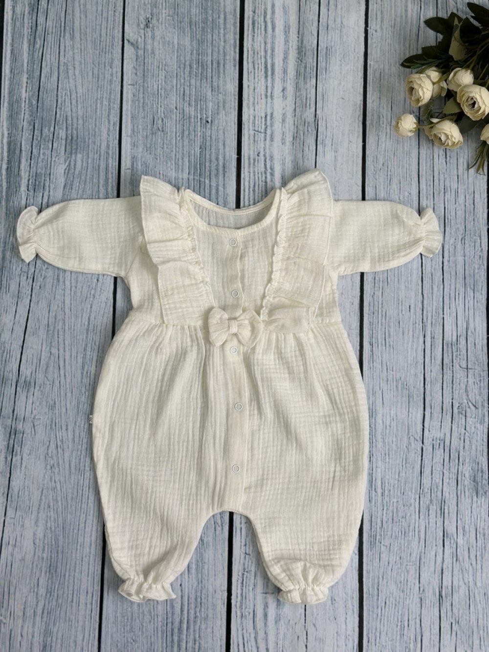 337-МО. Комбинезон с бантом для девочки из муслина, хлопок 100%, размеры 56,62,68, молочный