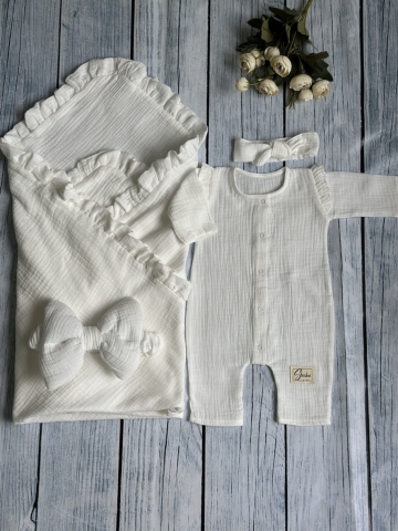 Купить оптом 335-М. Комплект из детского комбинезона,  р 56 и конверта муслин, хлопок 100% 90/90 см, молочный в Саранске