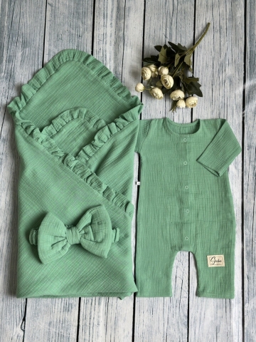 Купить оптом 335-ОЛ. Комплект из детского комбинезона,  р 56 и конверта муслин, хлопок 100% 90/90 см, олива в Саранске